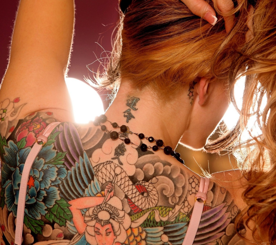 Das Tattooed Girl's Back Wallpaper 1080x960