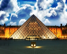 Das Louvre Museum Wallpaper 220x176