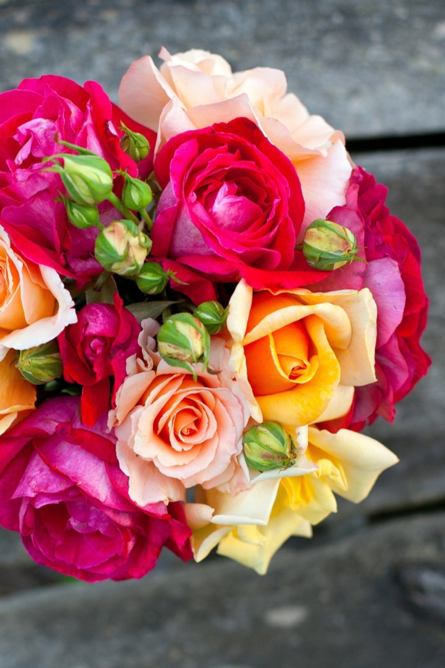 Обои Amazing Roses Bouquet 640x960