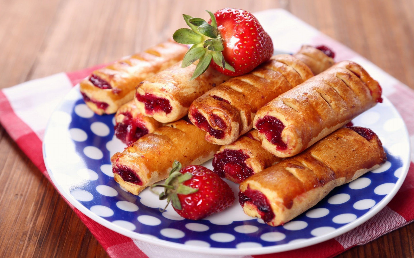 Pastry with Jam wallpaper 1440x900