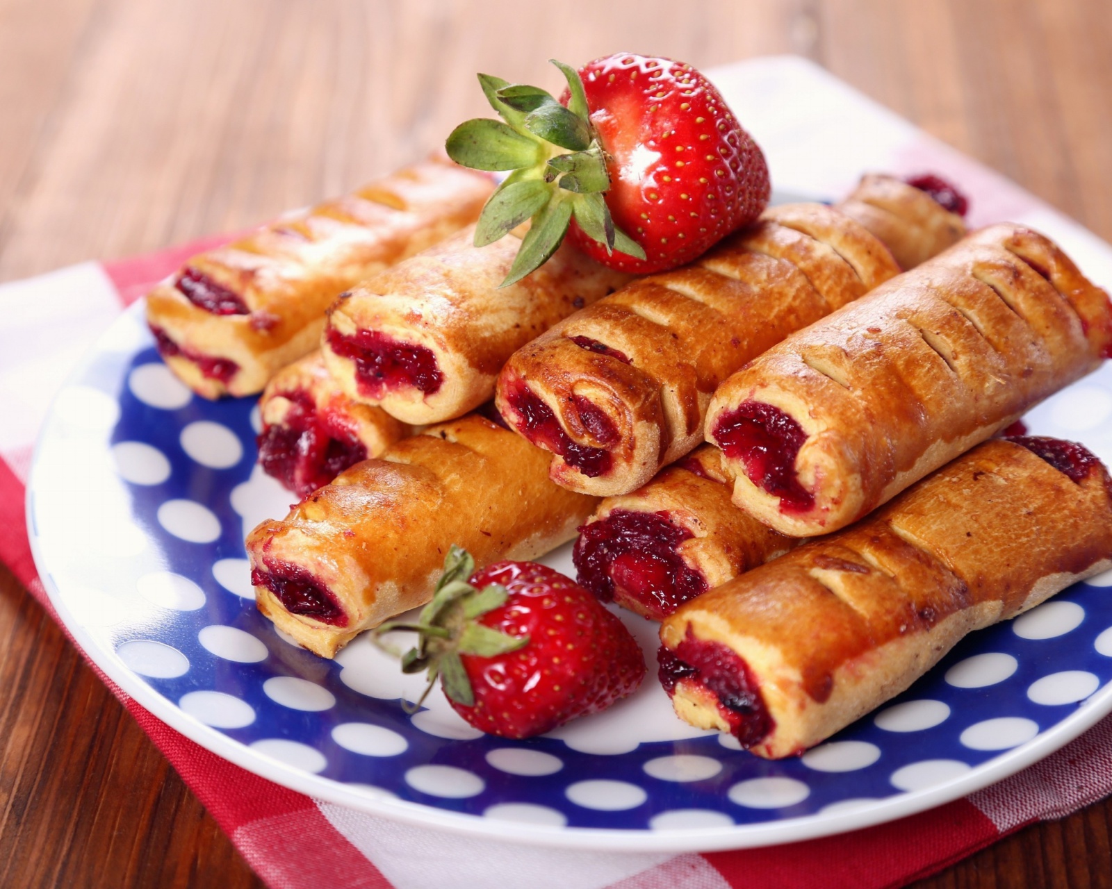 Pastry with Jam wallpaper 1600x1280