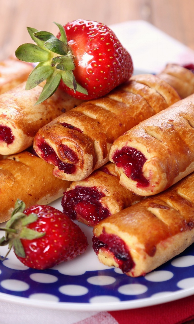 Das Pastry with Jam Wallpaper 768x1280