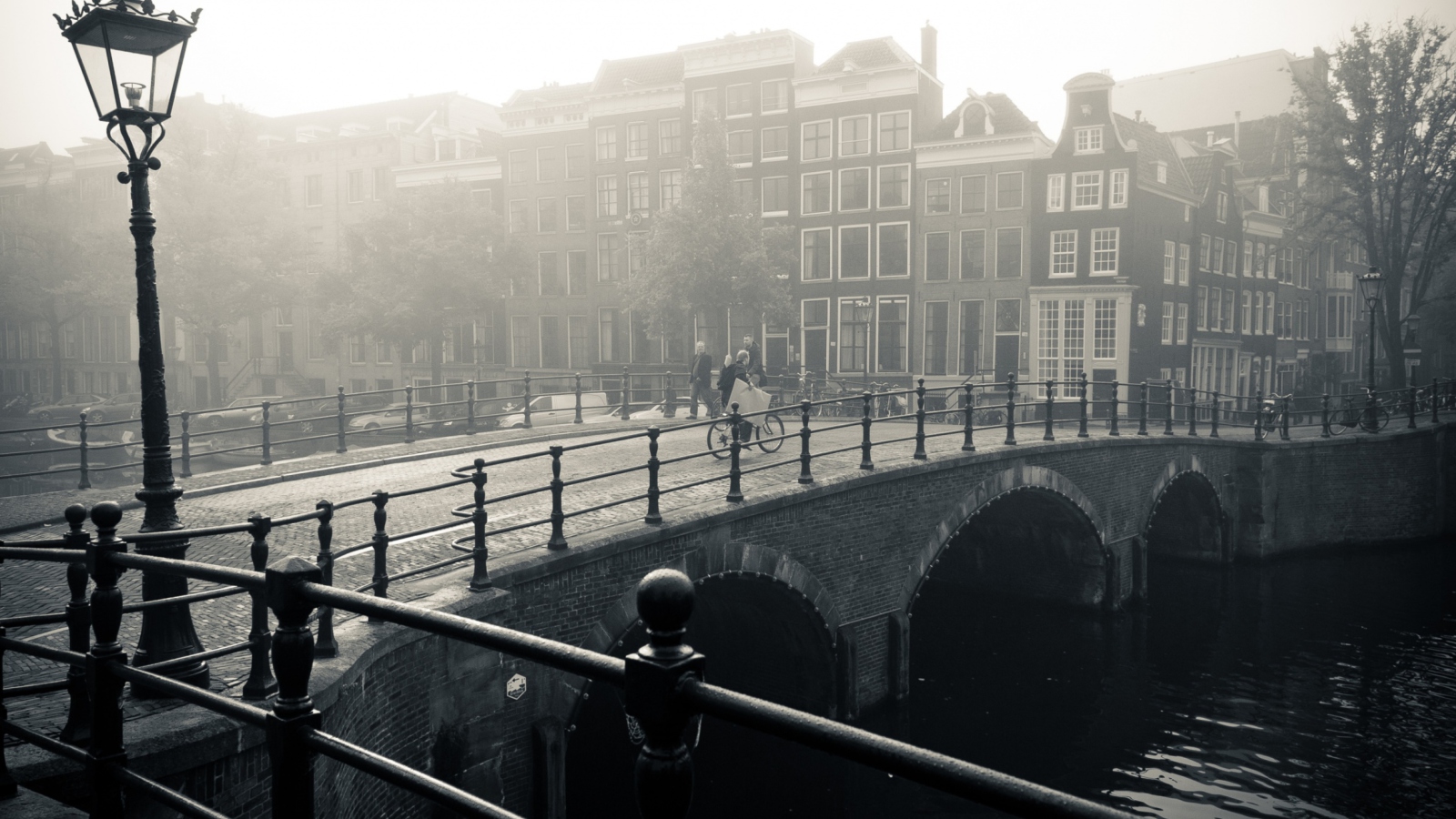 Misty Amsterdam wallpaper 1600x900