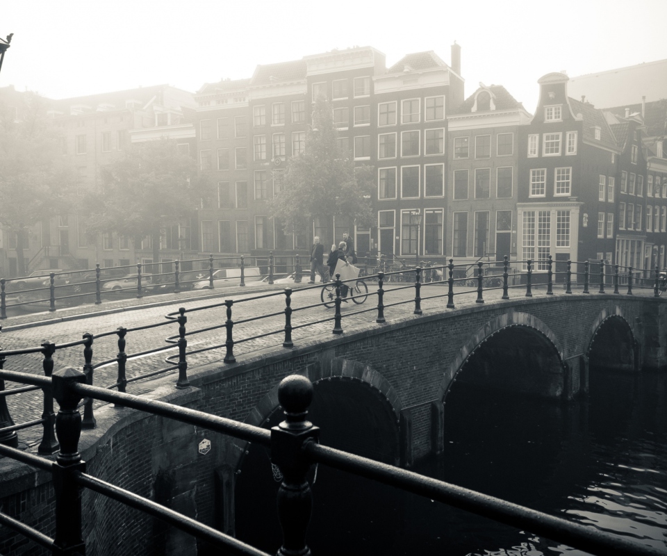Misty Amsterdam wallpaper 960x800
