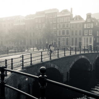 Misty Amsterdam - Obrázkek zdarma pro 1024x1024