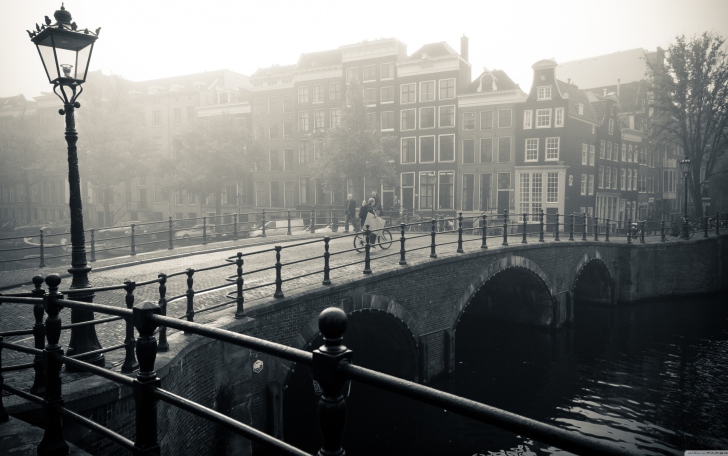 Misty Amsterdam wallpaper