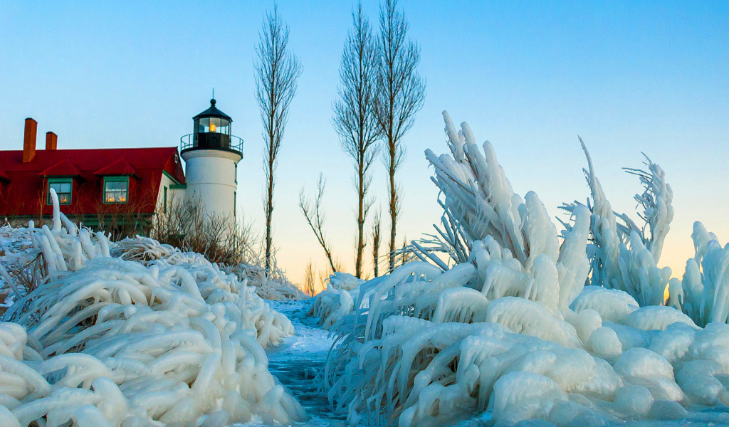 Winter Frozen Lighthouses wallpaper 1024x600
