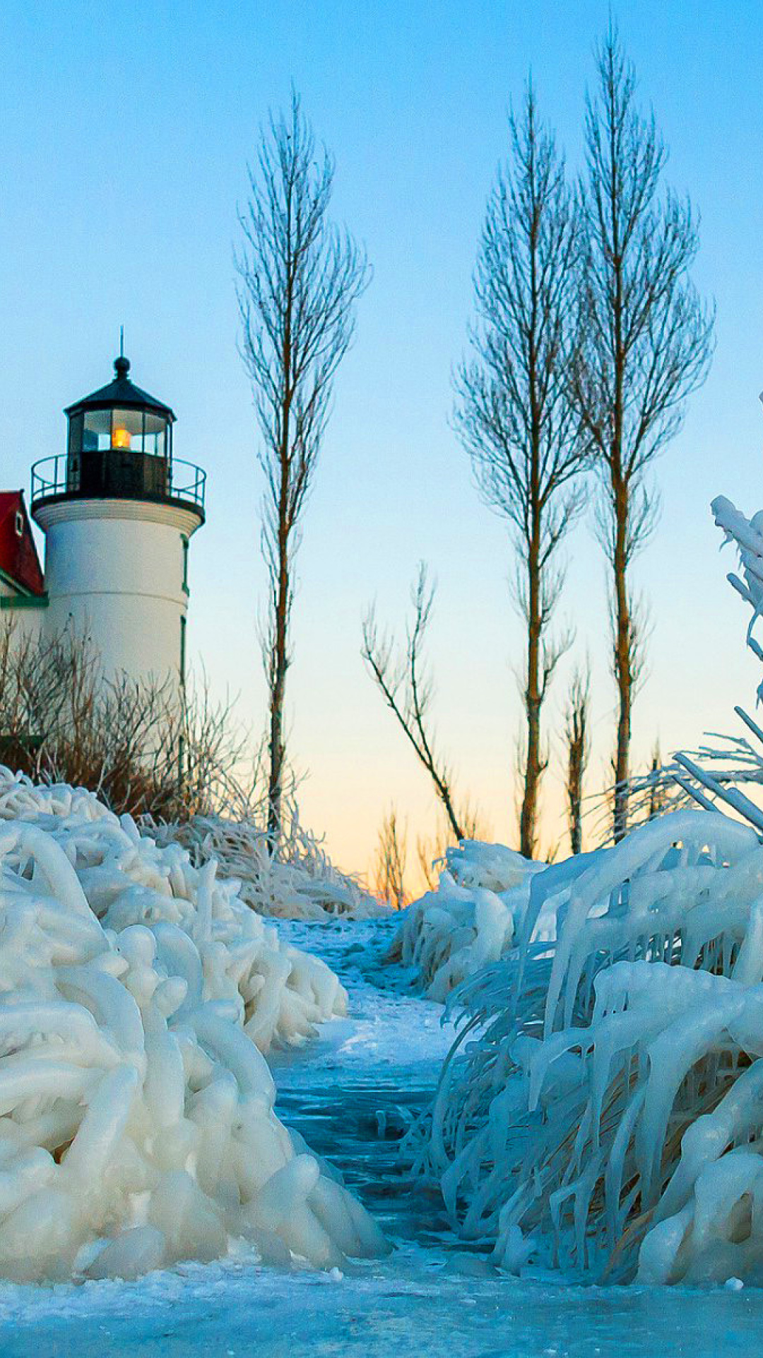 Sfondi Winter Frozen Lighthouses 1080x1920