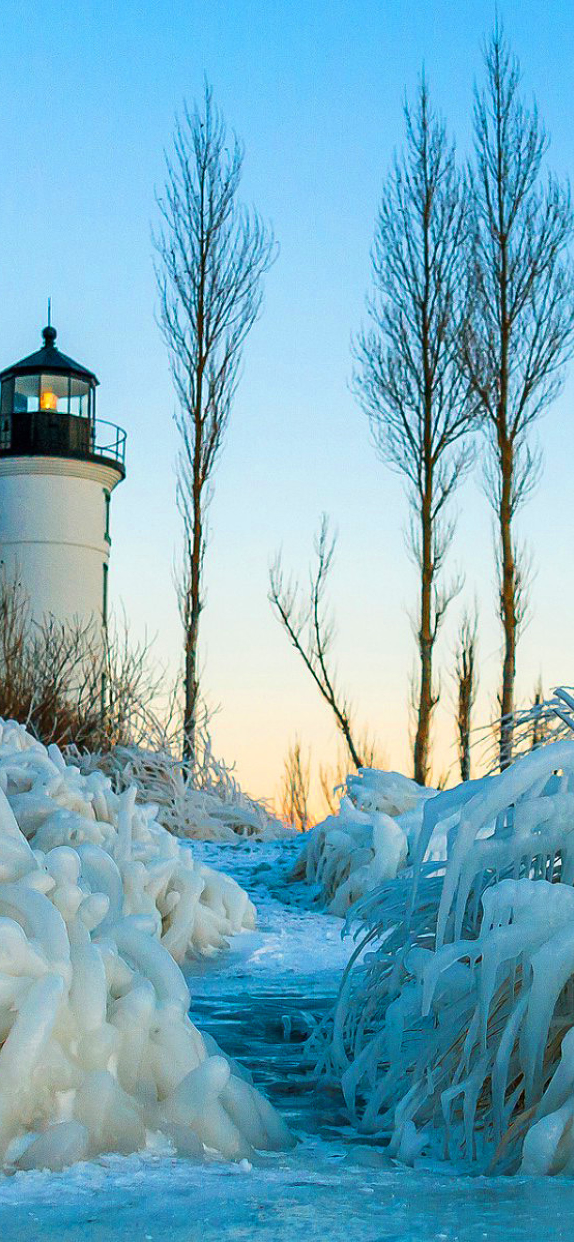 Winter Frozen Lighthouses wallpaper 1170x2532