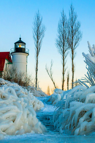 Sfondi Winter Frozen Lighthouses 320x480