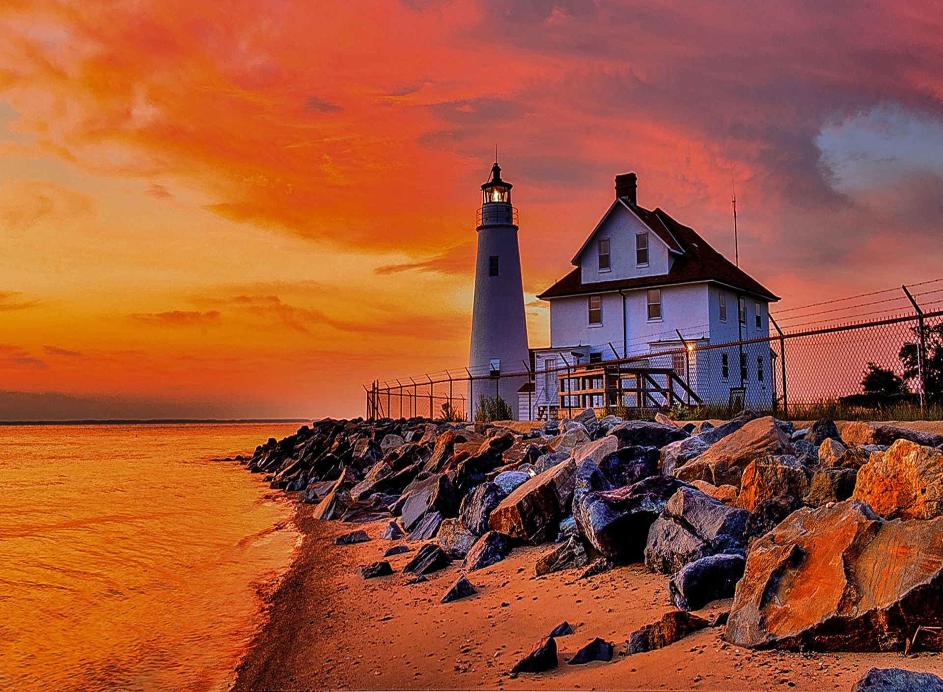 Lighthouse In Michigan wallpaper 1920x1408