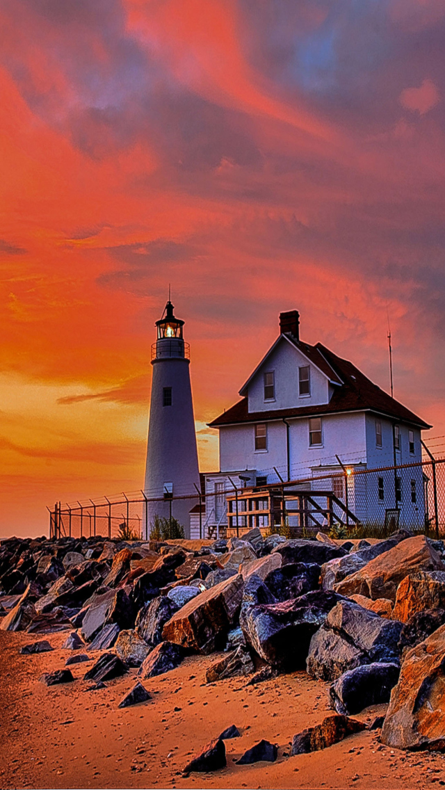 Das Lighthouse In Michigan Wallpaper 640x1136