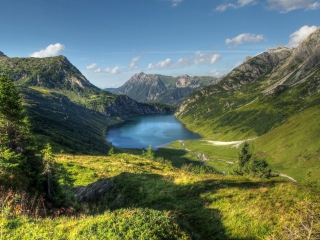 Das Lake In Austria Wallpaper 320x240