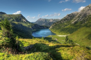 Free Lake In Austria Picture for Android, iPhone and iPad