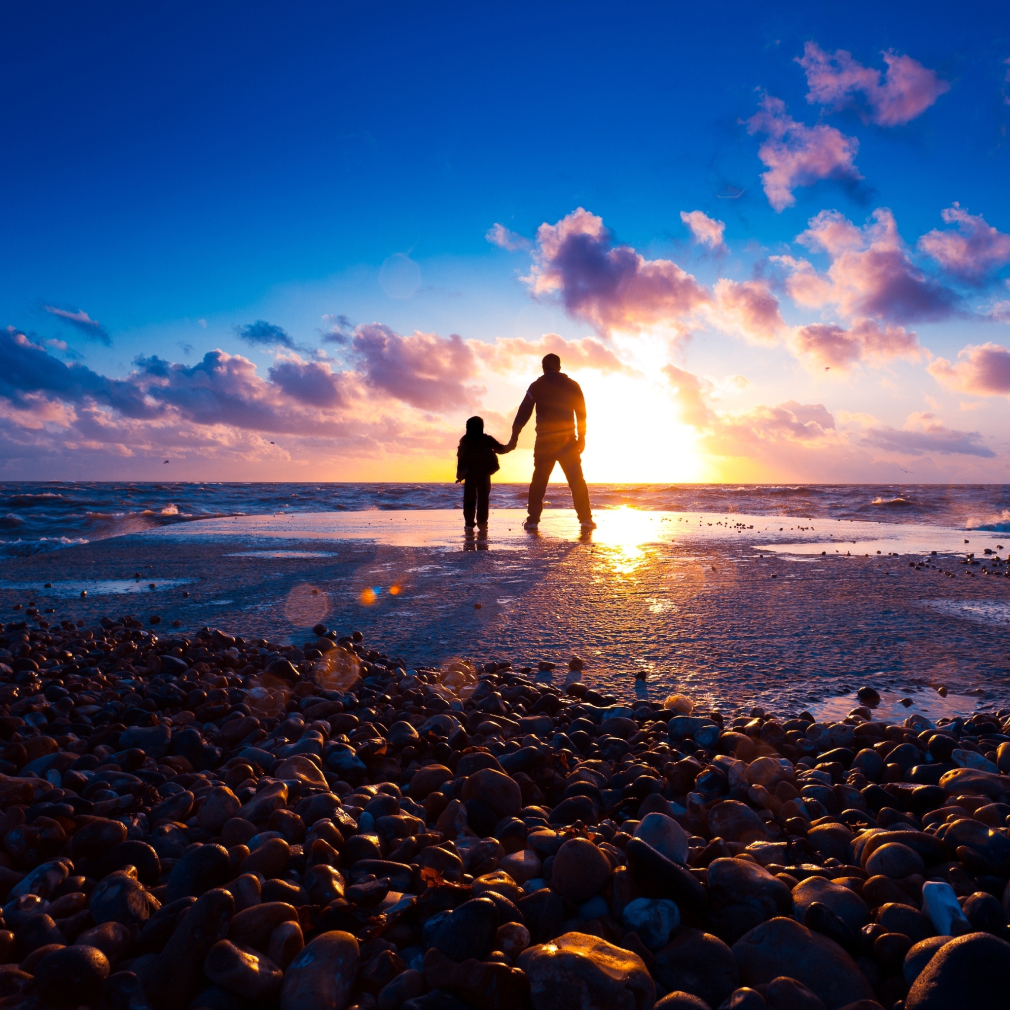 Das Father And Son On Beach At Sunset Wallpaper 2048x2048