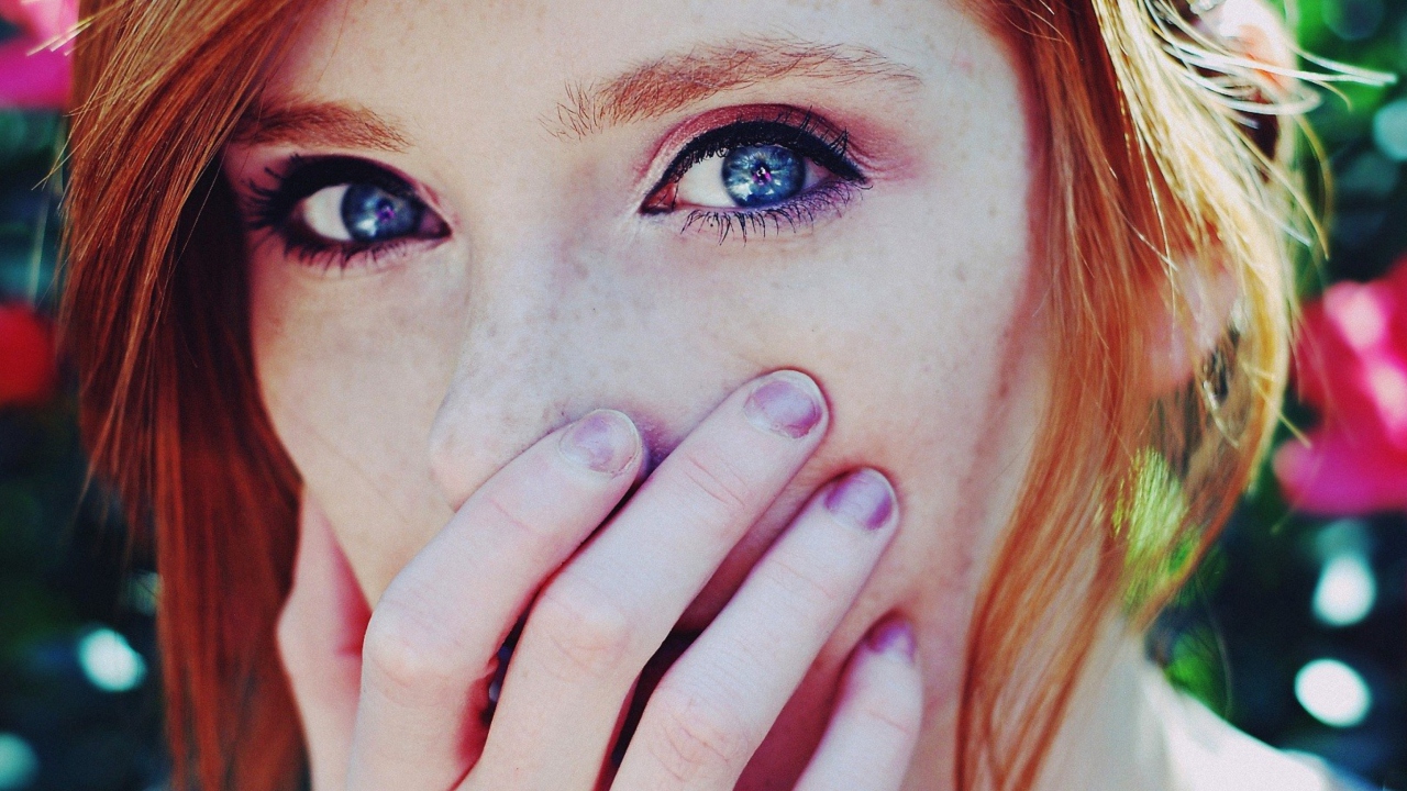 Blue Eyes And Freckles wallpaper 1280x720