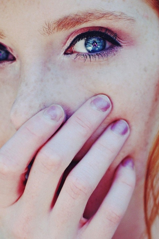 Blue Eyes And Freckles screenshot #1 320x480