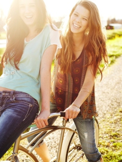 Happy Smiles Of Teen Girls screenshot #1 240x320