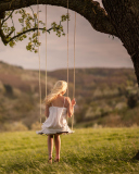 Das Girl On Tree Swing Wallpaper 128x160