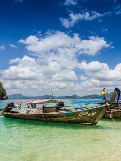 Fondo de pantalla Boats in Thailand Phi Phi 240x320