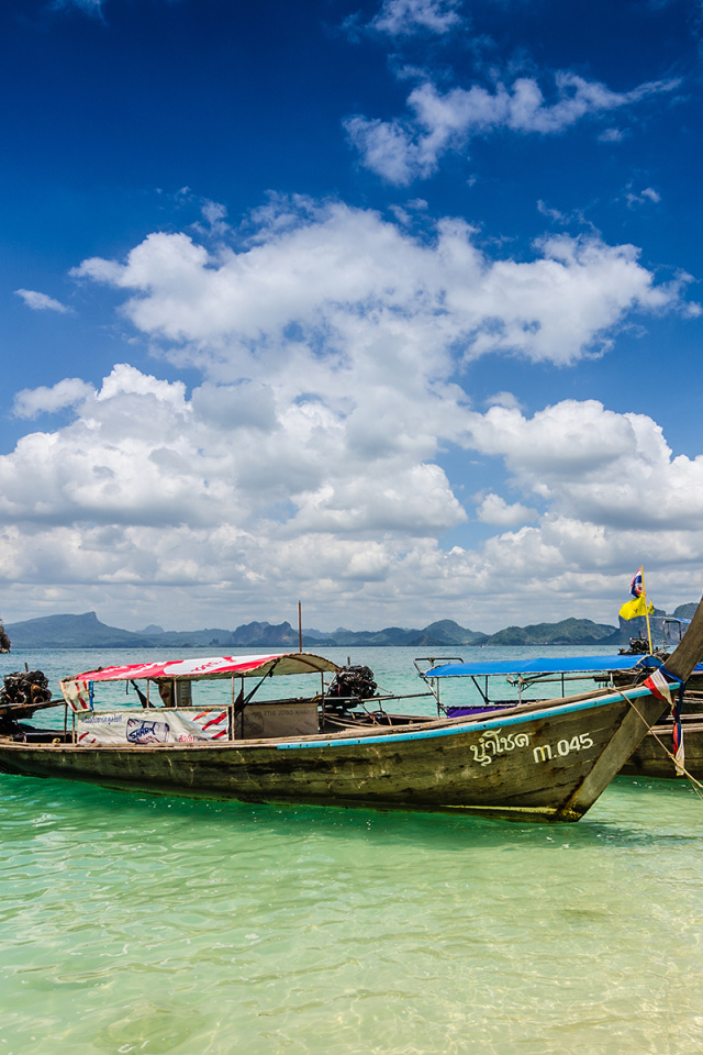Обои Boats in Thailand Phi Phi 640x960