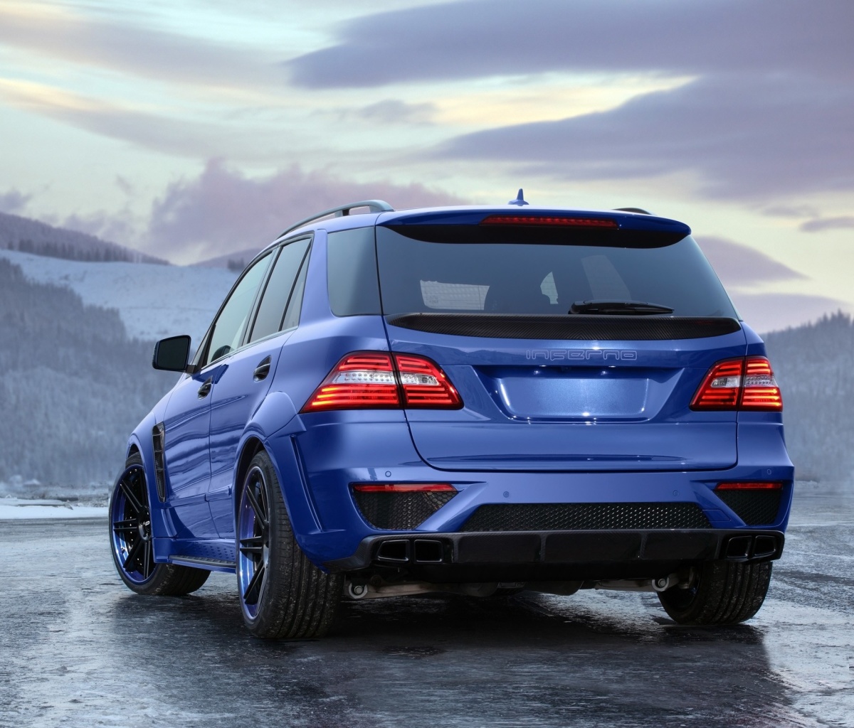 Fondo de pantalla 2012 Mercedes Benz ML63 AMG 1200x1024