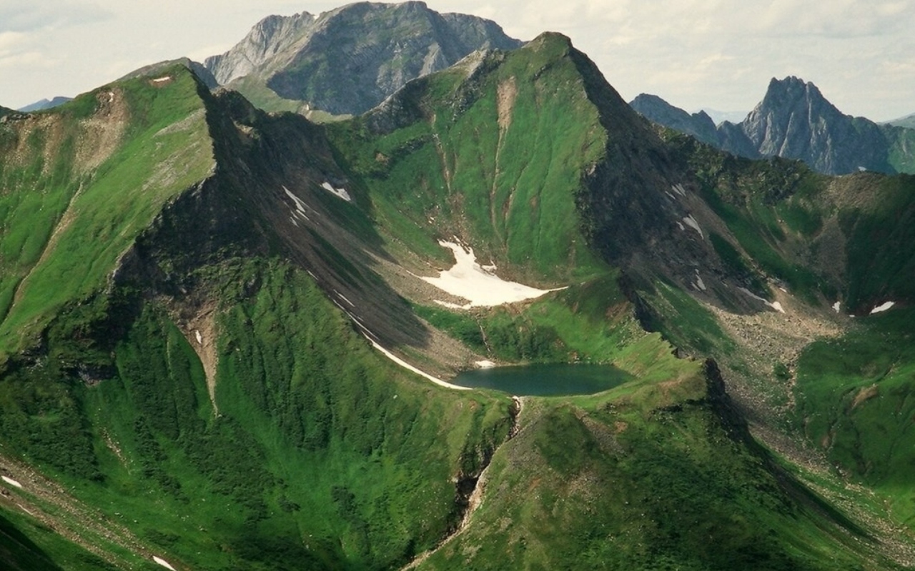 Screenshot №1 pro téma Green Volcano Crater 1280x800