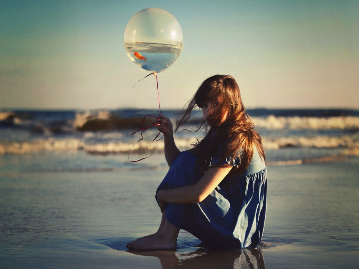 Das Girl With Balloon On Beach Wallpaper 1152x864