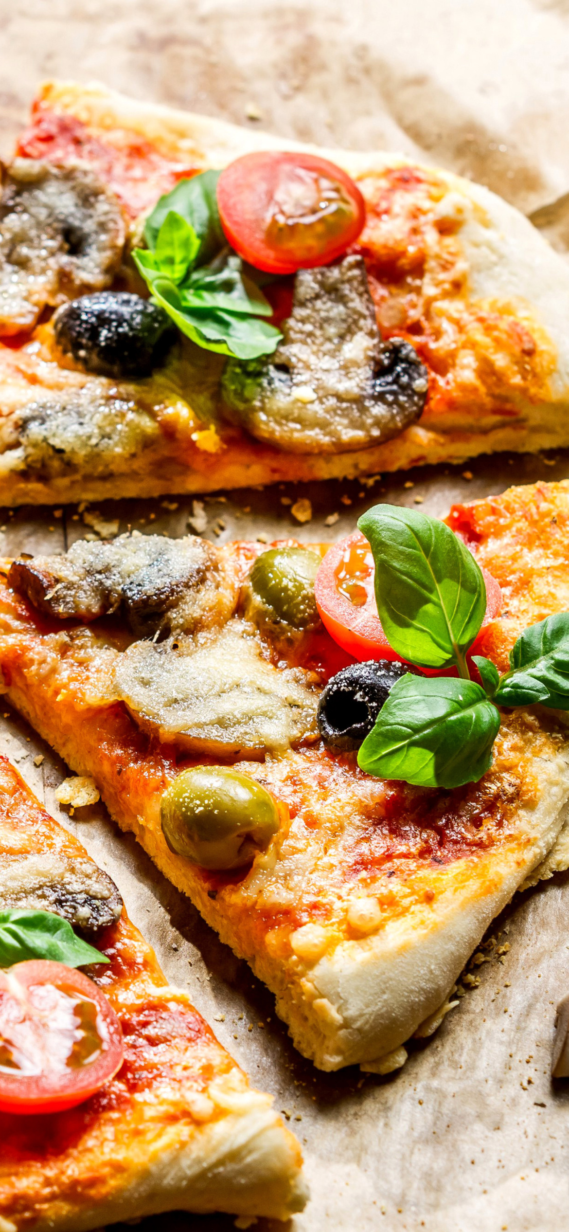 Das Pizza with olives Wallpaper 1170x2532