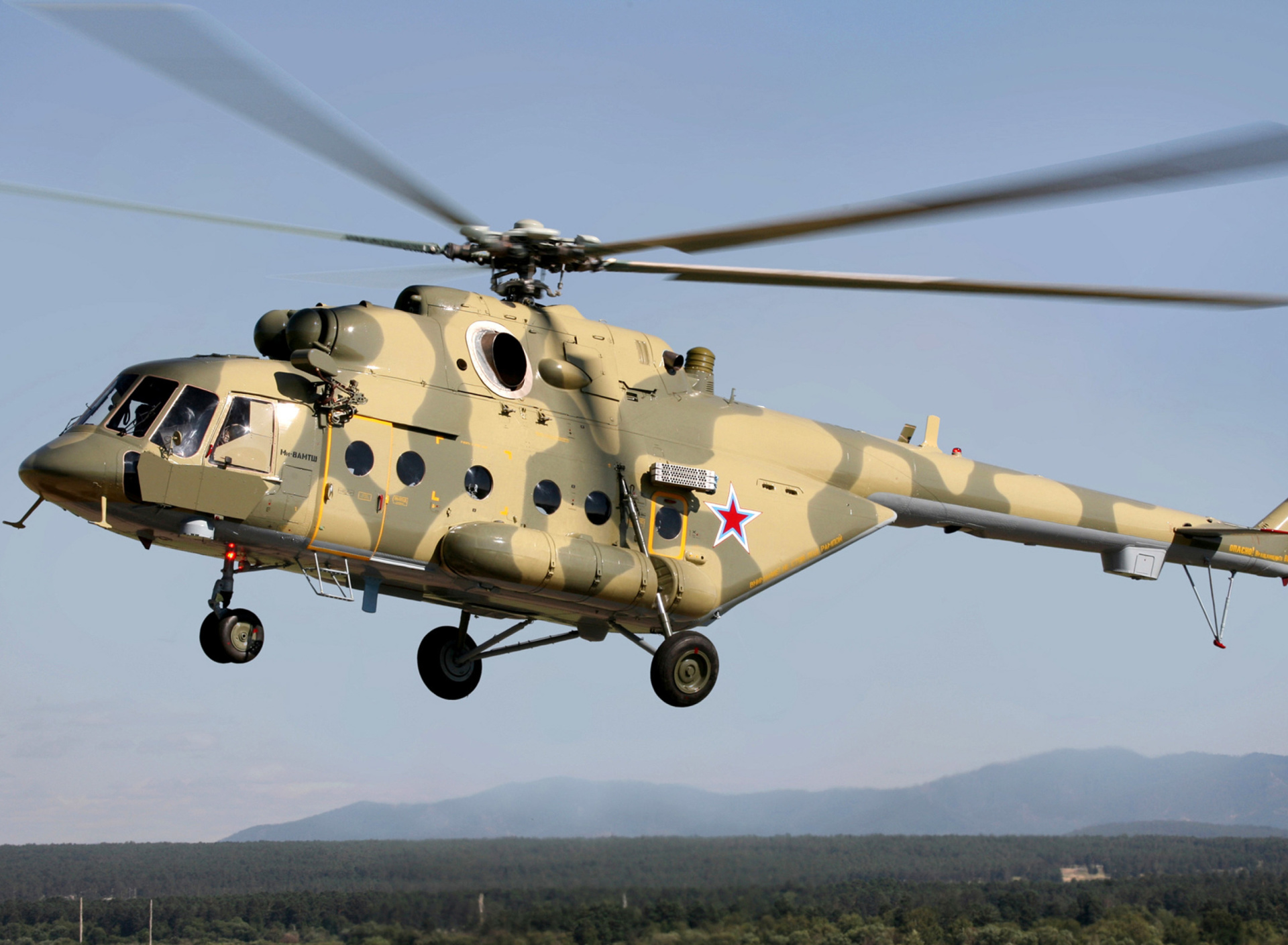 Mil Mi 17 Russian Helicopter wallpaper 1920x1408