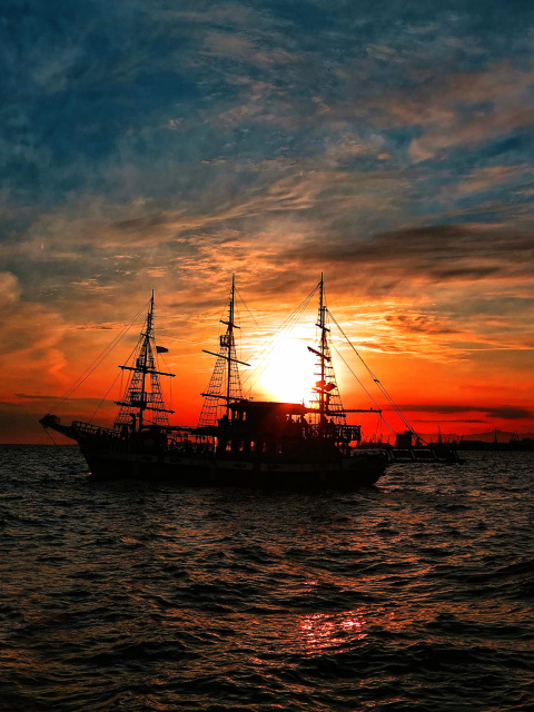 Обои Ship in sunset 480x640