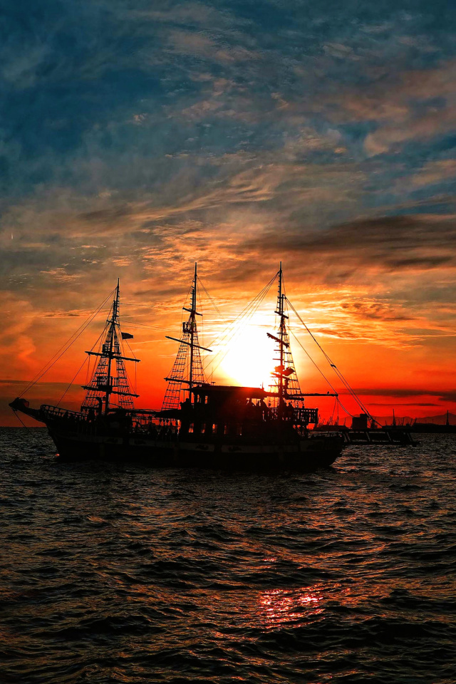 Fondo de pantalla Ship in sunset 640x960