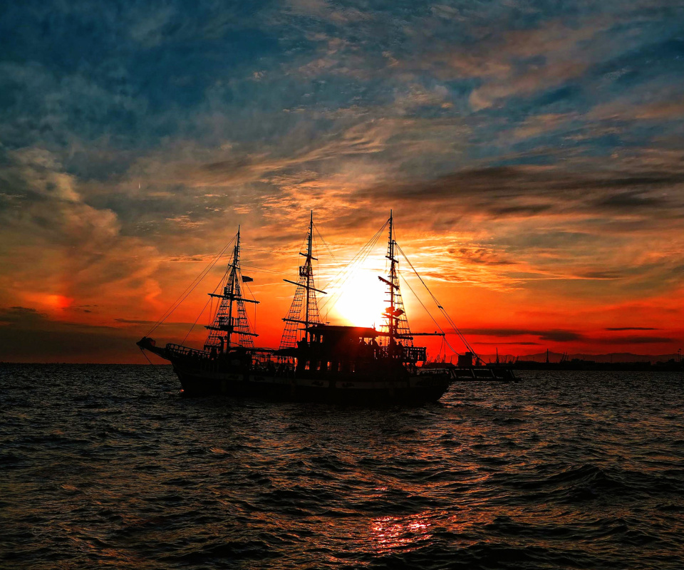 Обои Ship in sunset 960x800