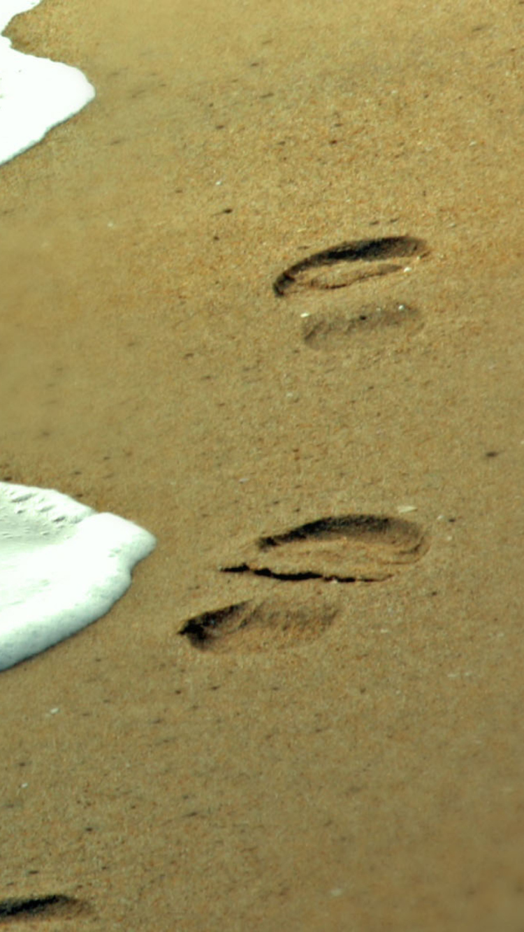 Footprints On Sand wallpaper 750x1334