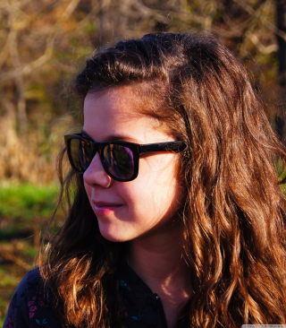 Girl In Sunglasses - Obrázkek zdarma pro 480x800