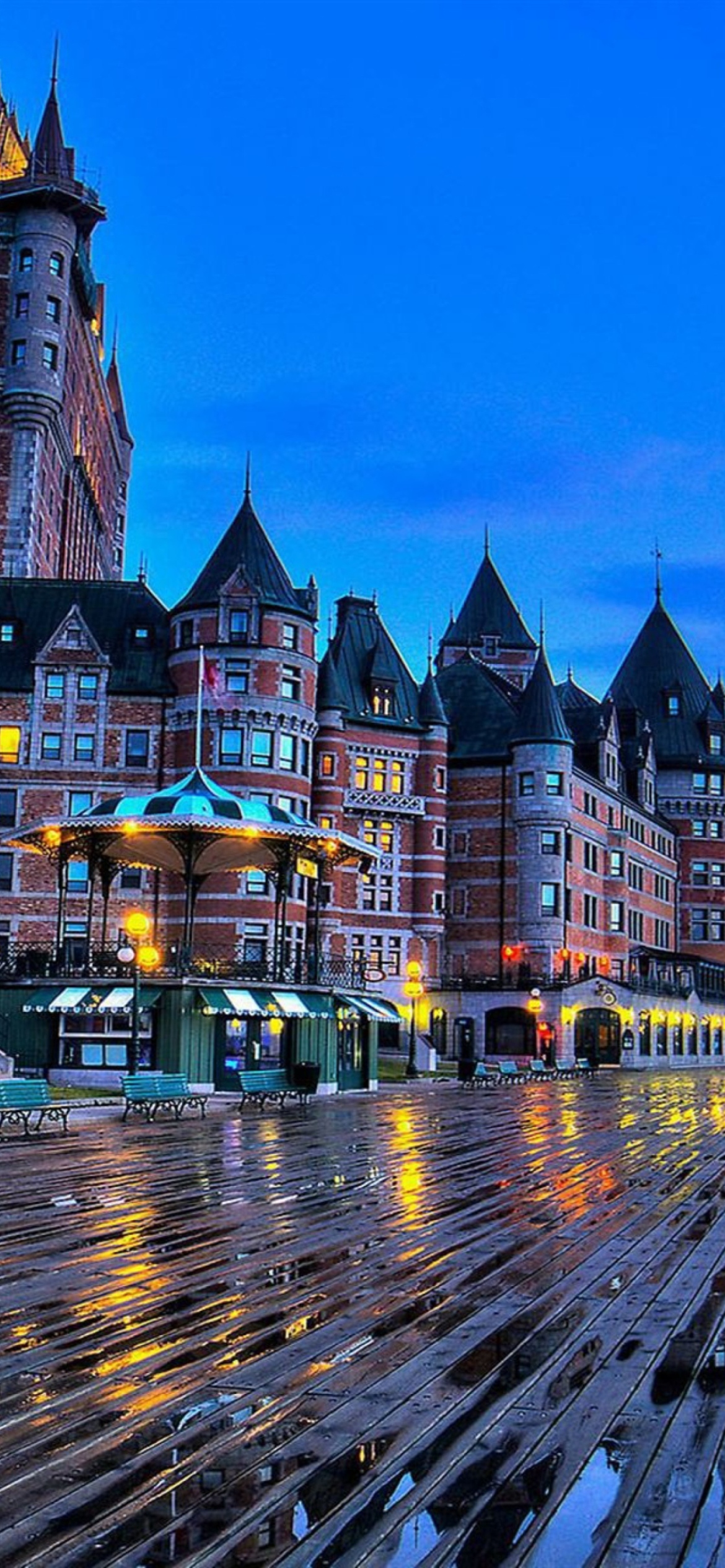Обои Château Frontenac - Grand Hotel in Quebec 1170x2532