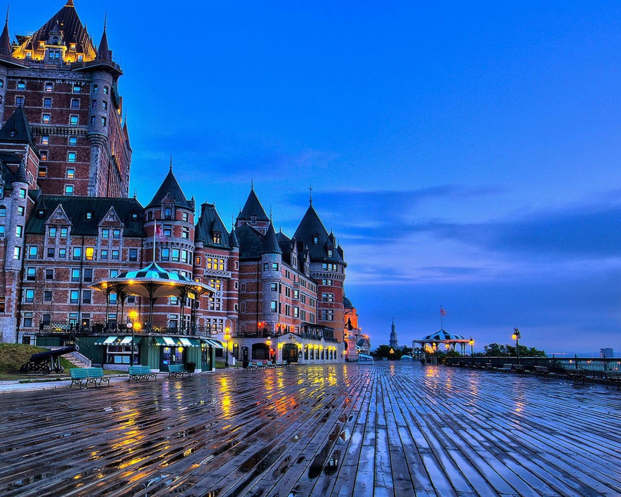 Fondo de pantalla Château Frontenac - Grand Hotel in Quebec 1280x1024