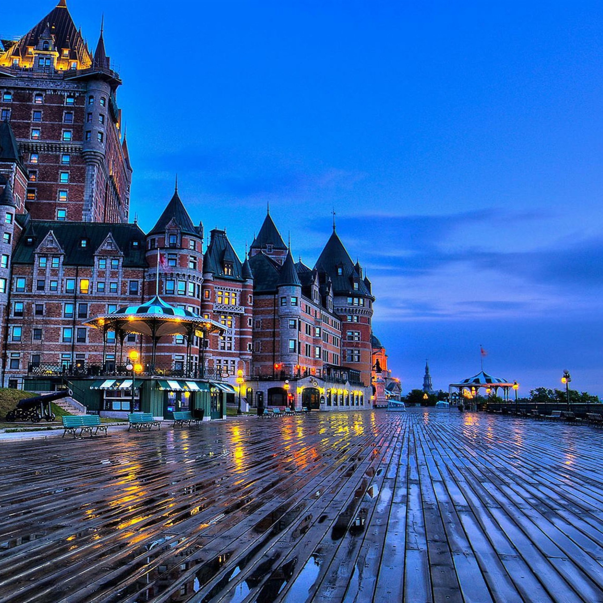 Fondo de pantalla Château Frontenac - Grand Hotel in Quebec 2048x2048
