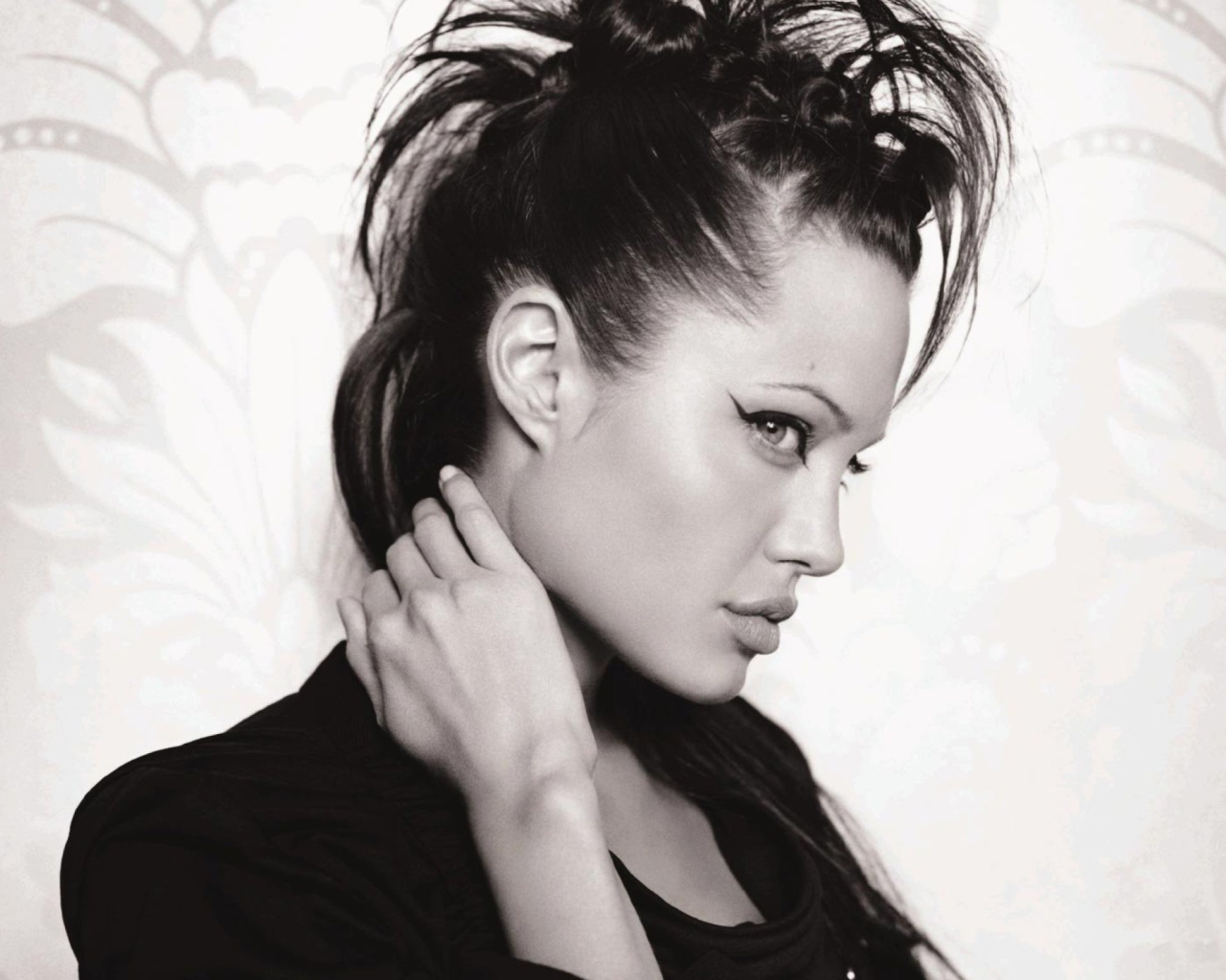 Angelina Jolie wallpaper 1280x1024