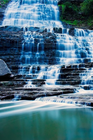 Das Albion Falls cascade waterfall in Hamilton, Ontario, Canada Wallpaper 320x480