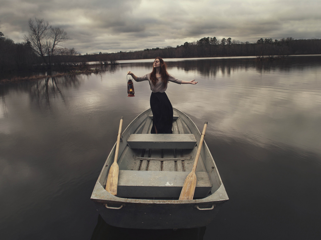 Обои Girl In Boat With Candle 1024x768
