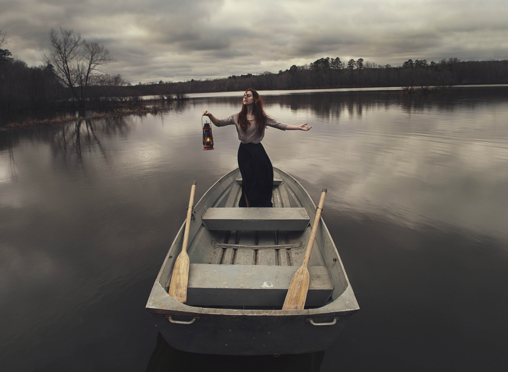 Girl In Boat With Candle screenshot #1 1920x1408
