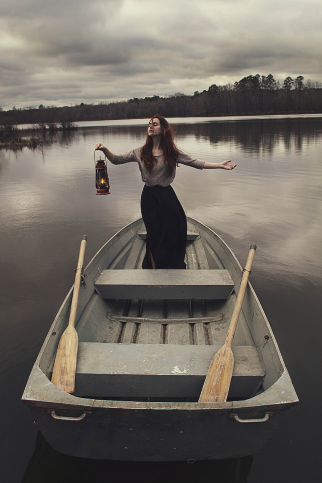Screenshot №1 pro téma Girl In Boat With Candle 640x960