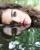 Обои Beautiful Model And Reflection In Water 128x160