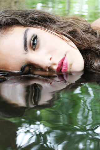 Beautiful Model And Reflection In Water wallpaper 320x480