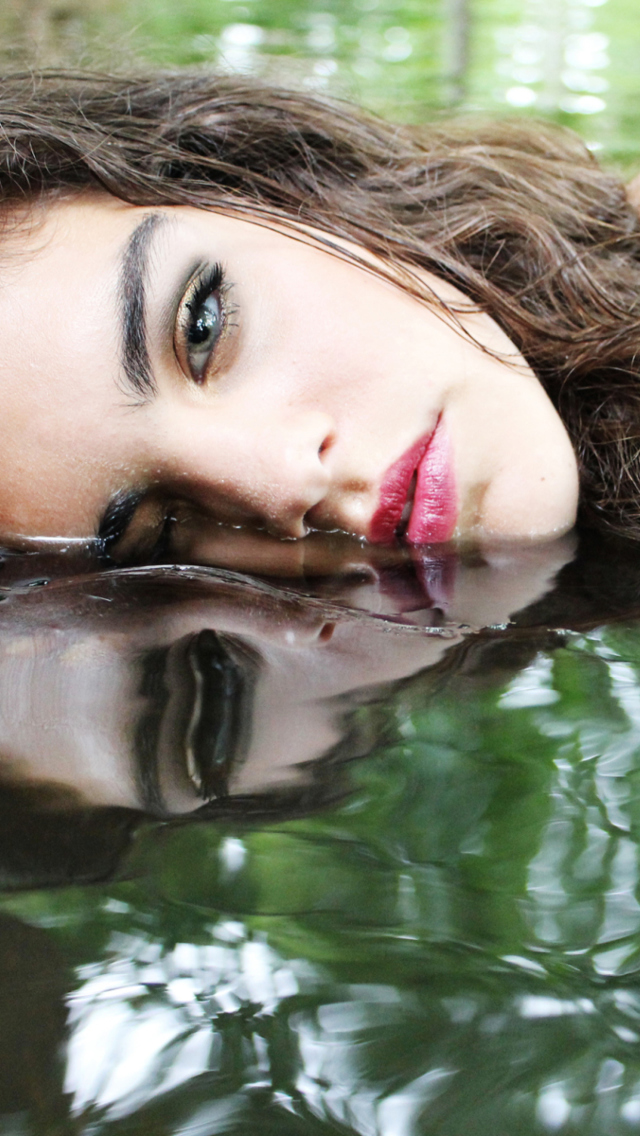 Beautiful Model And Reflection In Water wallpaper 640x1136