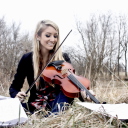 Fondo de pantalla Blonde Girl Playing Violin 128x128