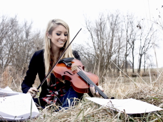 Blonde Girl Playing Violin wallpaper 320x240