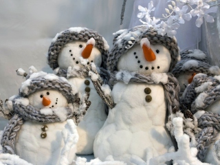 Sfondi Cute Snowmen 320x240