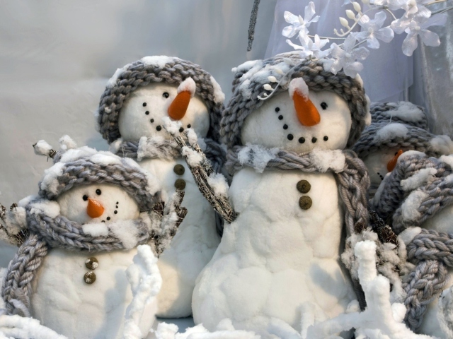 Cute Snowmen wallpaper 640x480